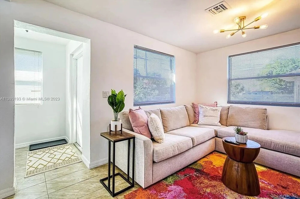 Sun-kissed Retreat: Poolside And Beach Nearby! 4 Bedroom Home by RedAwning