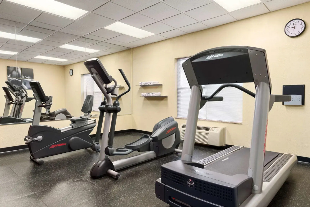 Country Inn & Suites by Radisson, Frackville , PA