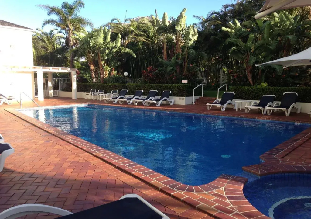 The Crest Apartments - Main Beach