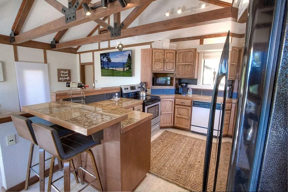 Inclining View by Lake Tahoe Accommodations
