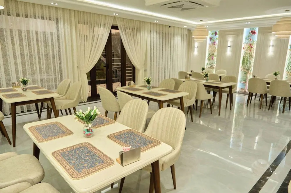 Amira Boutique