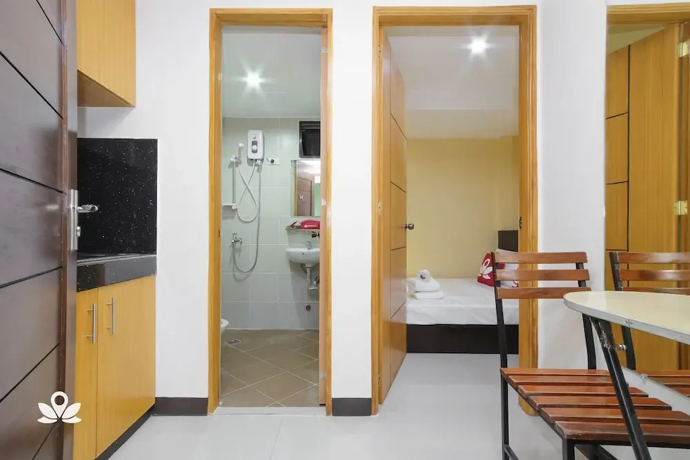ZEN Rooms Time Travellers Makati