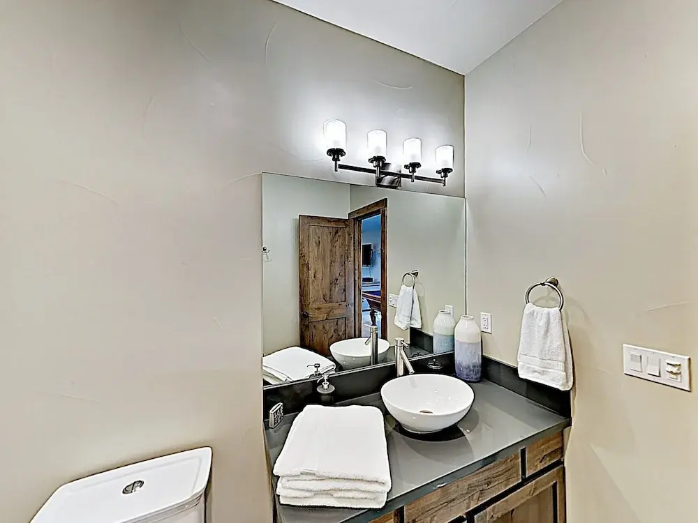 New Listing! New-build Alpine W/ Hot Tub 5 Bedroom Home