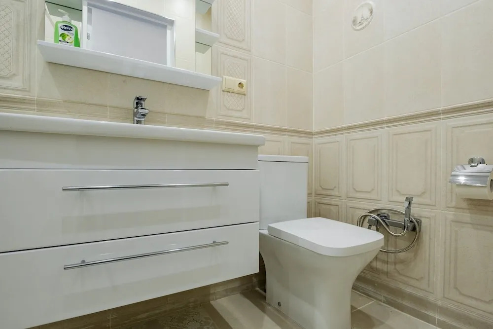 Stay in on Mashtots 16a-5
