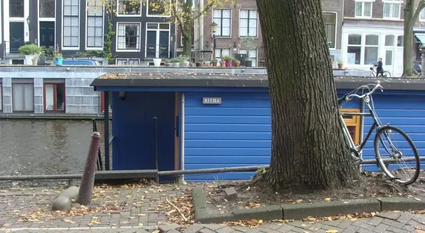 The Burret Houseboat