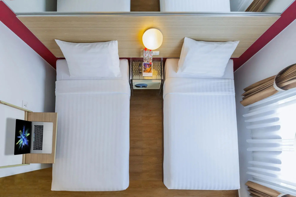 Monoloog Hotel Surabaya
