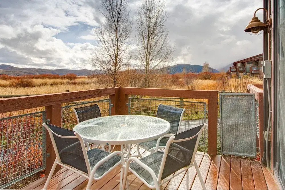2BR Newpark Townhouse with Hot Tub by RedAwning