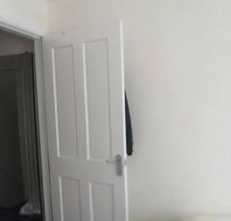 Room-charming Bradford Room to Rent With