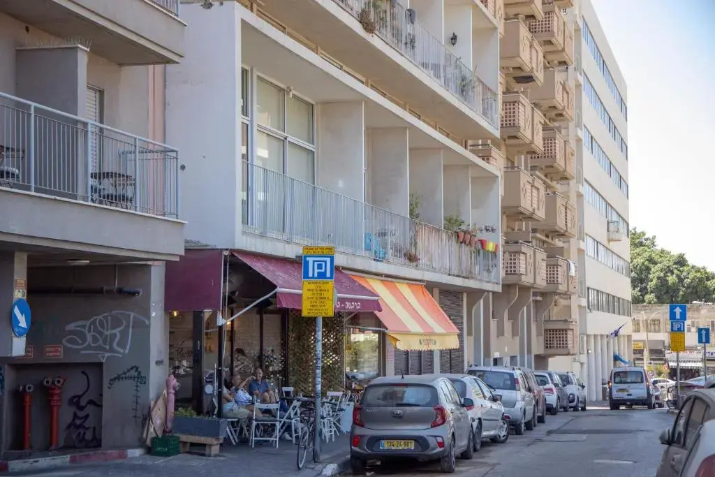 Light Designed Apartment with 2 balconies