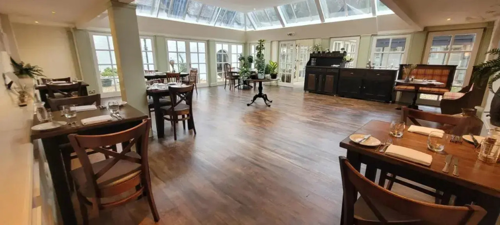 Taychreggan, Signature Collection by Eight Continents