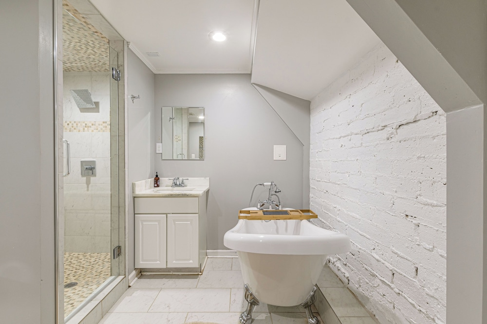 Luxury 5BR Retreat with Private Pool