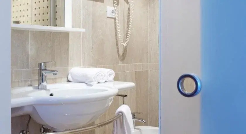 Ruhl Beach Hotel & Suites