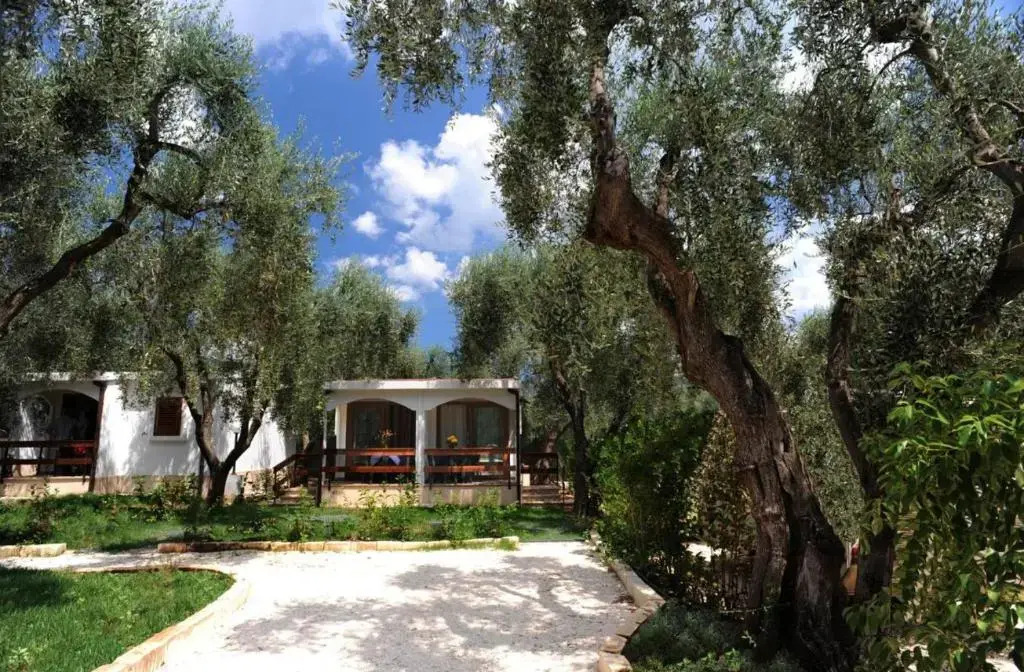 melograno Holiday Home with Swimming Pool and Private Beach