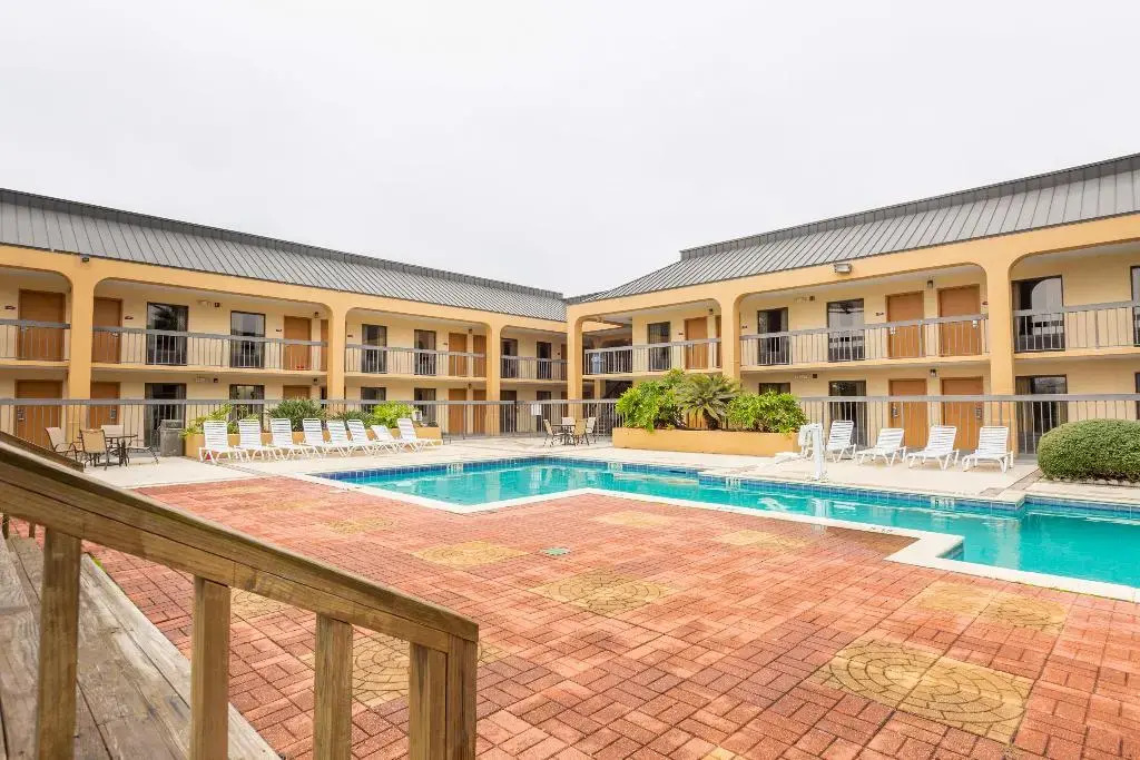 Motel 6 Baton Rouge East, LA I12