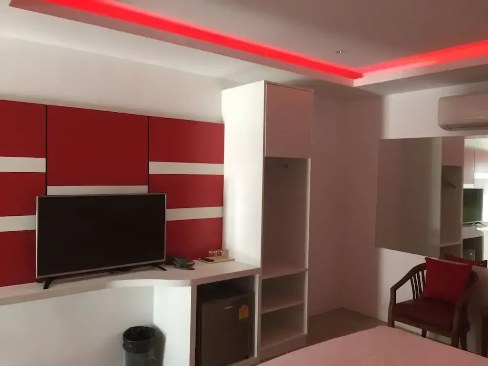 Picasso Hotel 24 Inn
