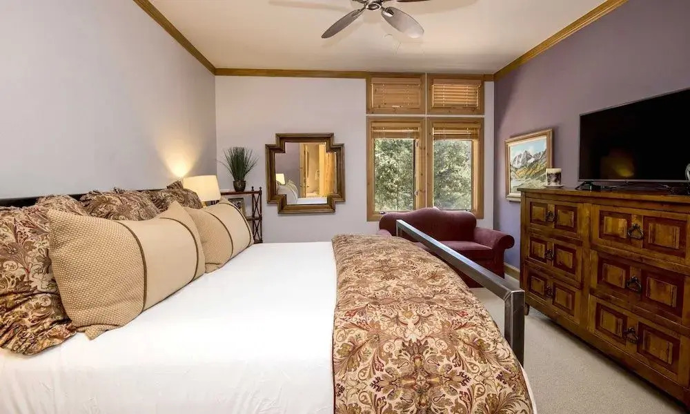 Alpine Club 2 Bedroom Condo by RedAwning