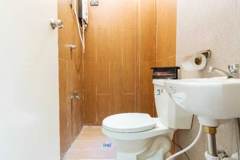 RedDoorz @ Vicente Street Espana Manila