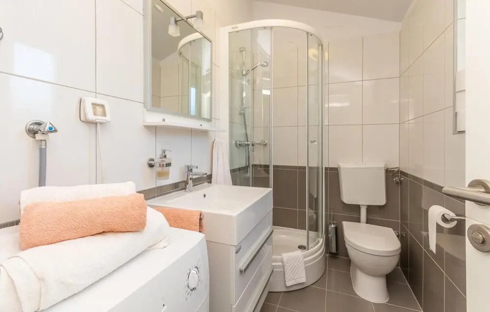 Beautiful Home in Veli Iz With 5 Bedrooms, Wifi and Outdoor Swimming Pool