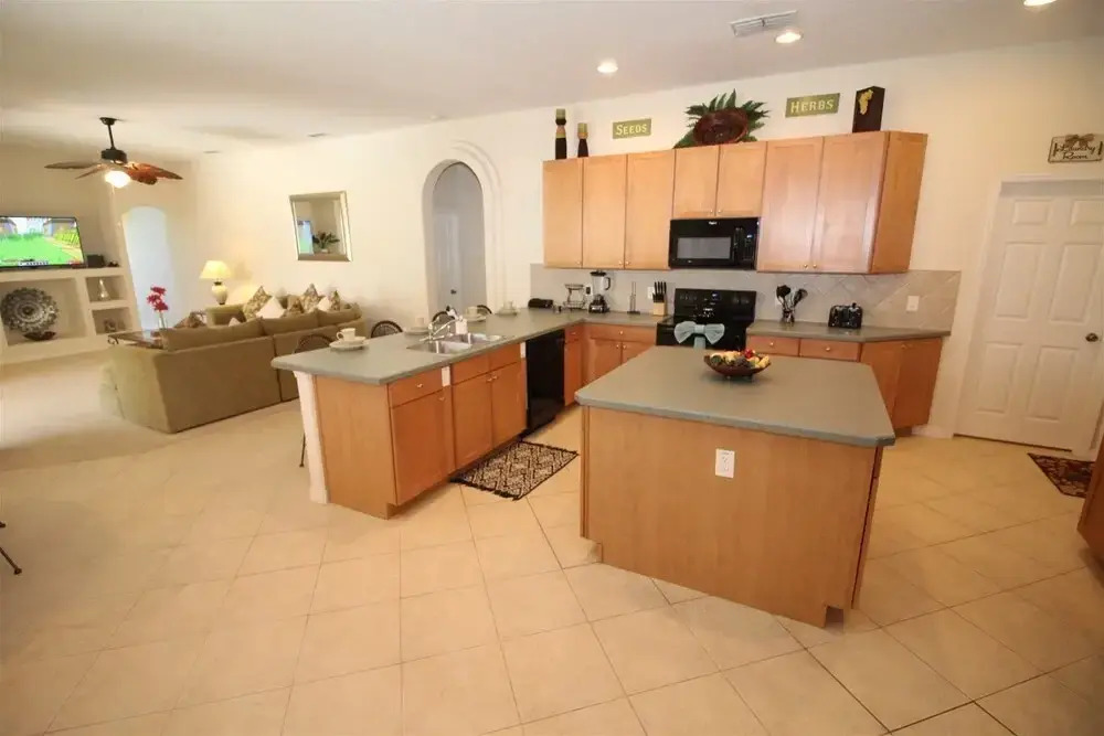 Large 5 bed Pool Home With Excellent Privacy - 440