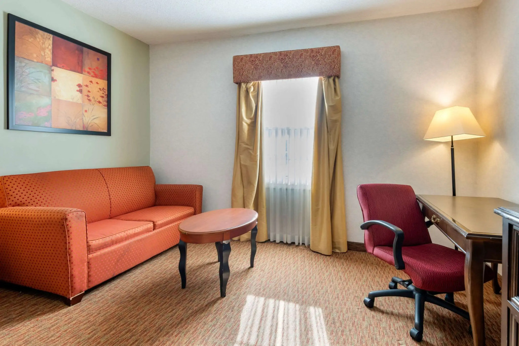 Village Inn & Suites