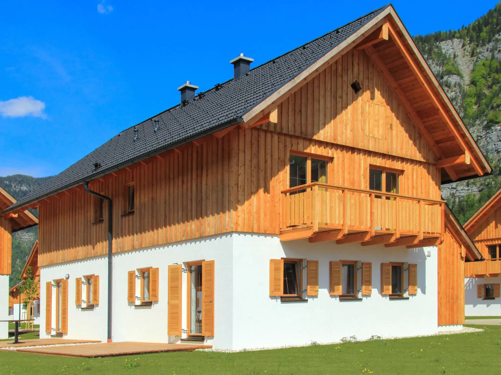 House in Obertraun on Lake Hallstatt with a balcony or terrace