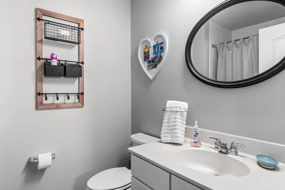 Old Canal Getaway - Stay for 6