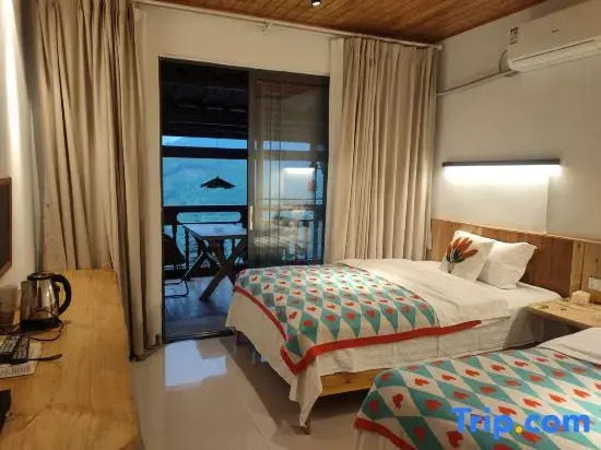 Beichuan Shiyi Huaguo Hotel