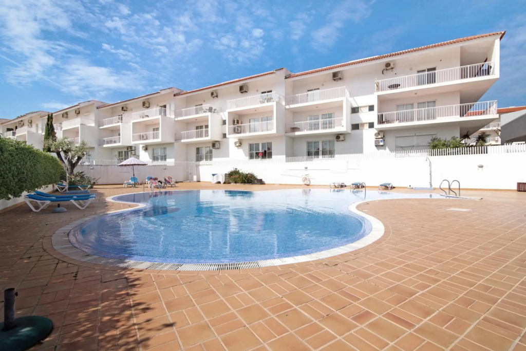 Costa Cabanas 32