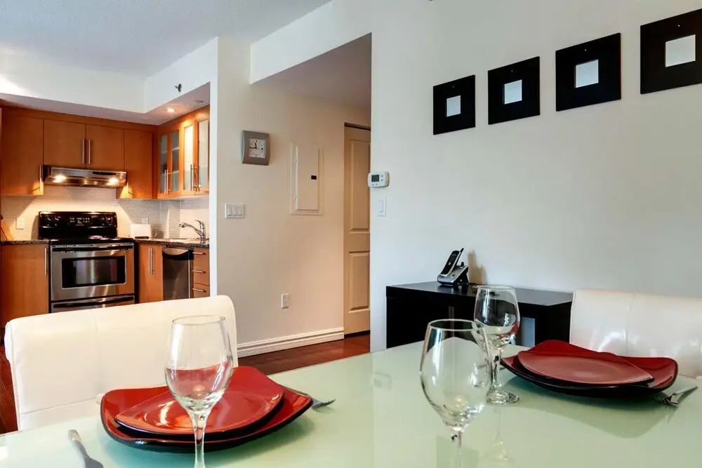 Bleury Furnished Suites by Hometrotting