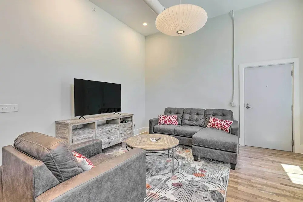 Contemporary Cincinnati Condo - Pets Allowed!
