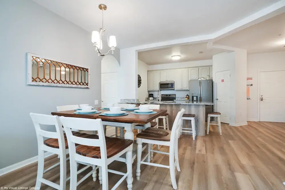 Spacious and Lovely 3BD Unit With Balcony, Close to the Convention Center #3vc309