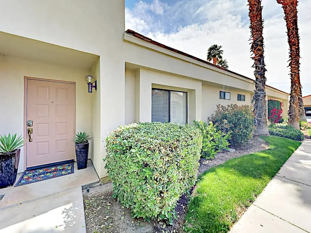 Inverness - 3 Br Condo