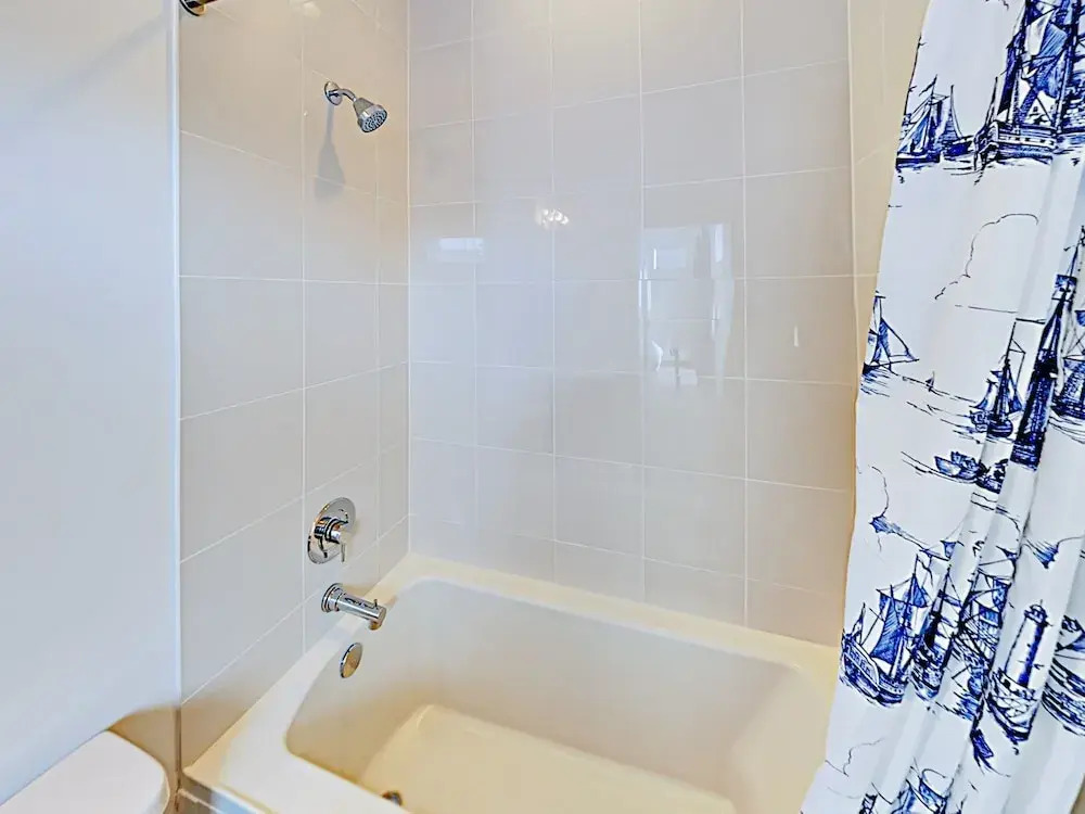 New ! Private Rooftop Deck W/ City Views 3 Bedroom Townhouse