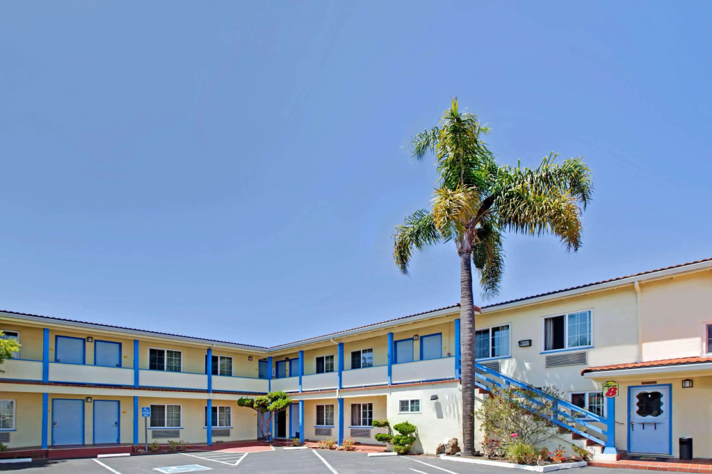 Super 8 - Berkeley