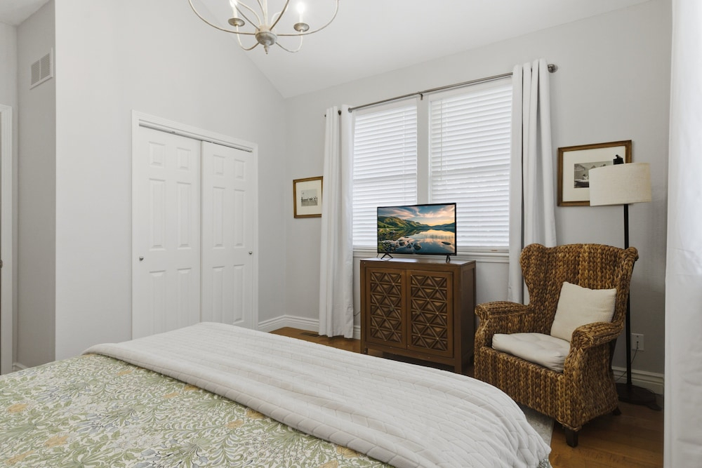 Old Kinderhook 2 Decks, Firepit, Kid & Pet Friendly Golf Retreat