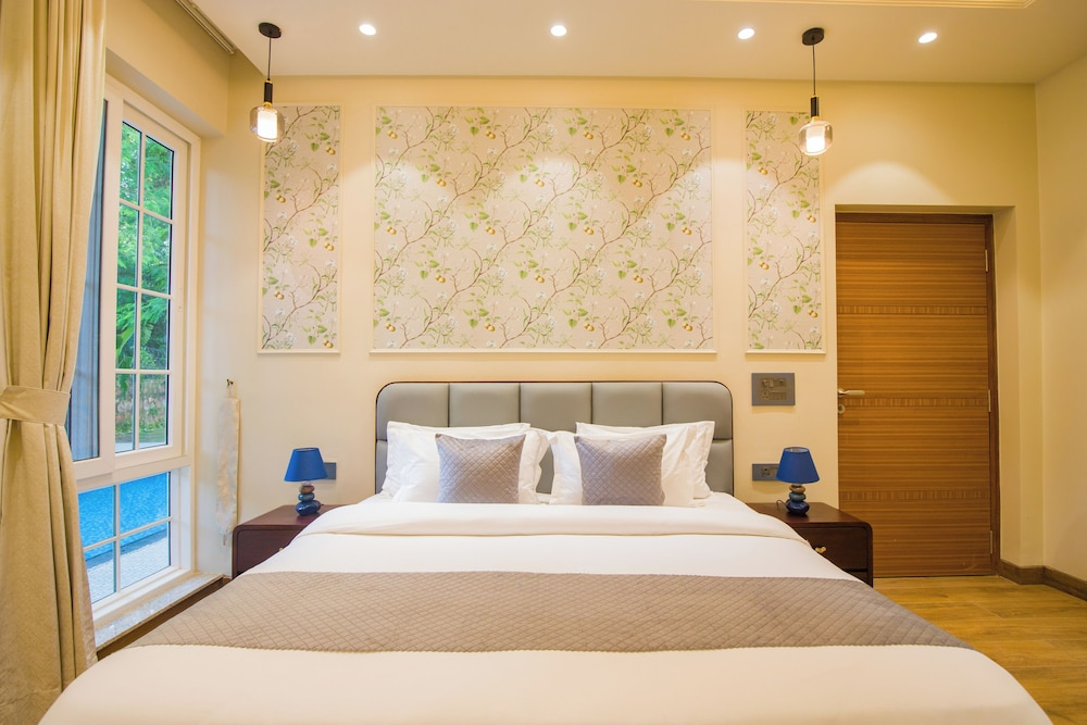 ELIVAAS Varsha Greens 4 BHK with Pool