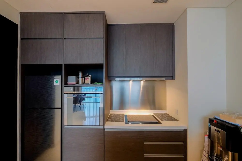 Classy 2BR Casa Domaine Apartment with Maid Room By Travelio
