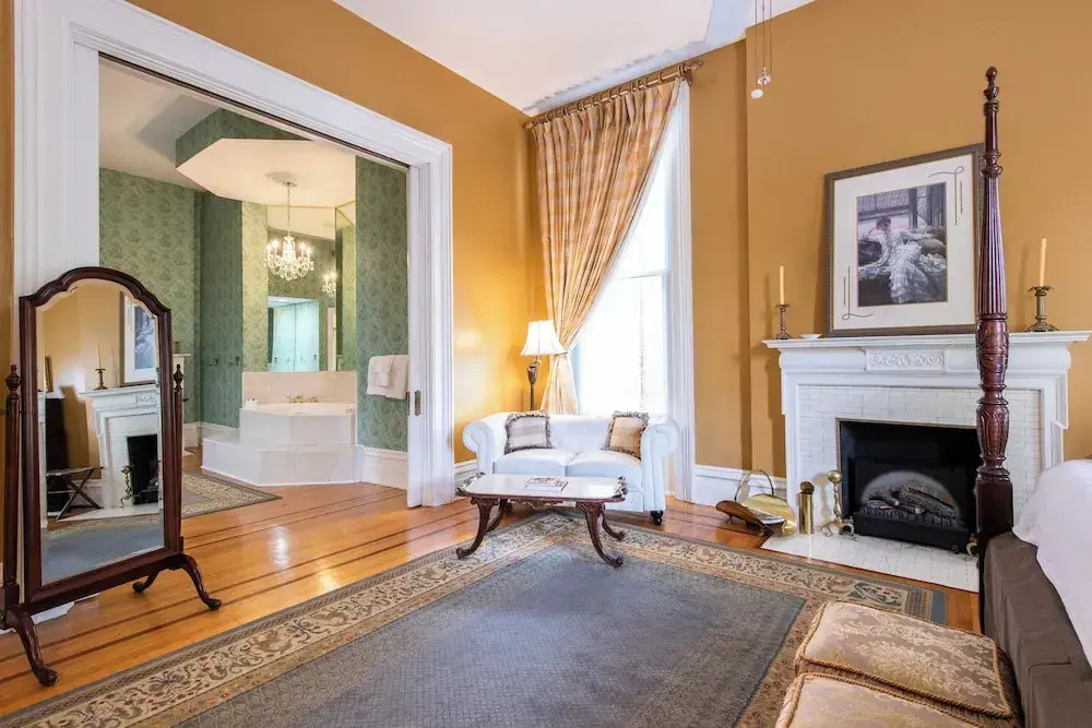 DuPont Mansion Bed & Breakfast