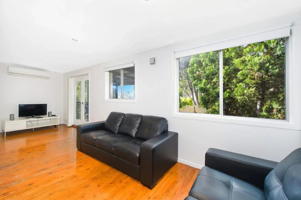 BONNY BEACH HOUSE - Holiday Accomodation with Pool
