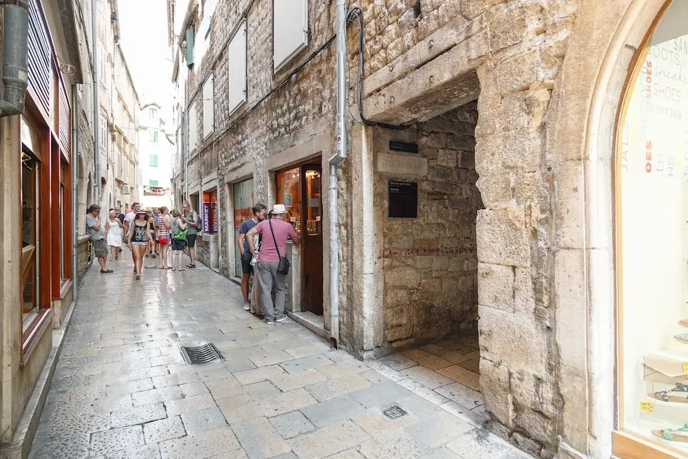 Split Urban Rooms  II