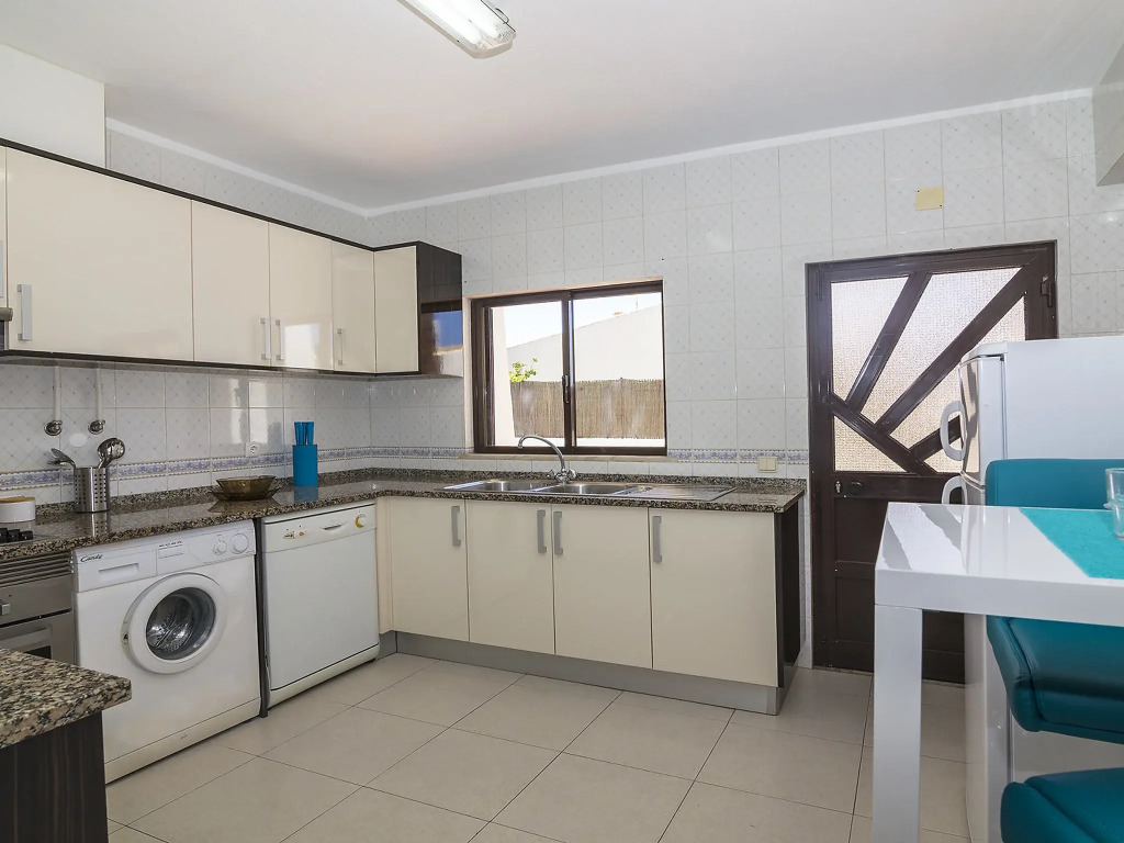Villa Galé 600m from the beach by Interhome