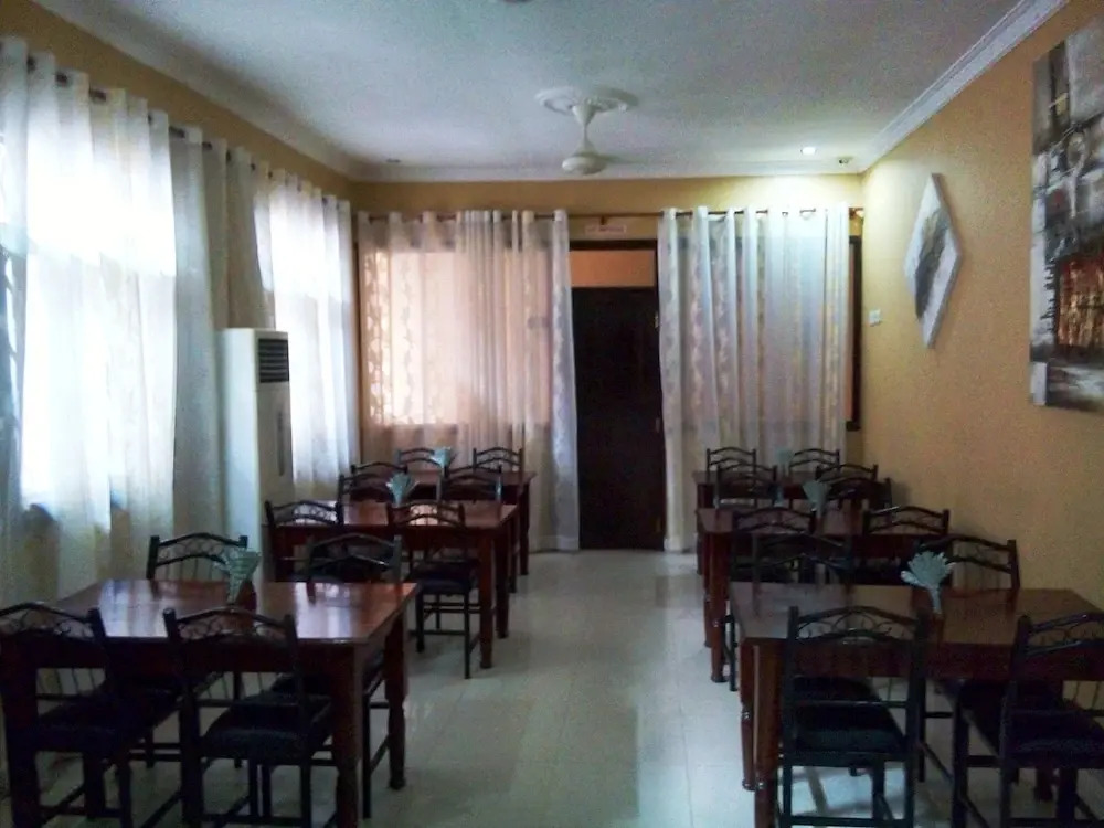 Triniti Airport Hotel