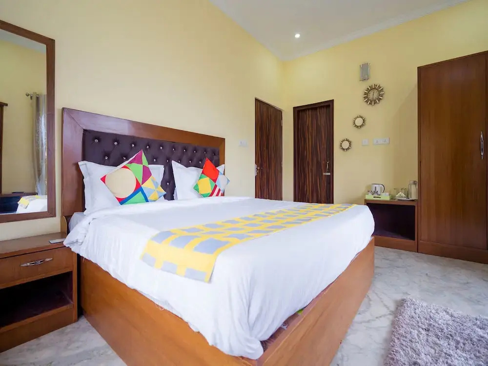 OYO Home 15236 Valley View Studio