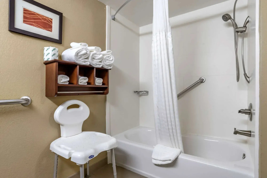 Comfort Inn & Suites Leeds I-20