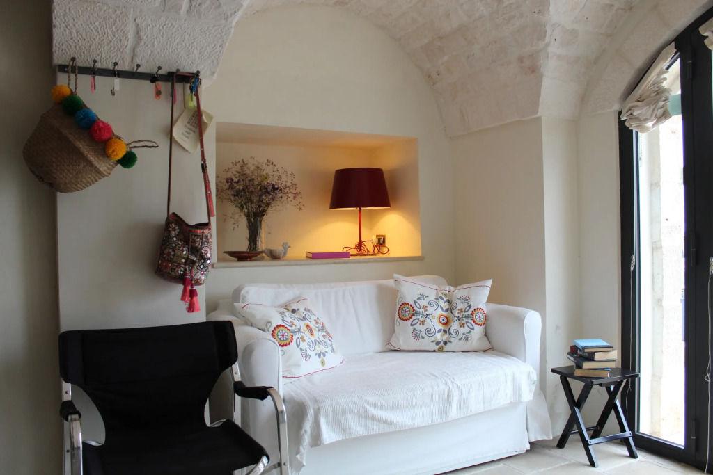Ostuni,trullo fiabesco con piscina