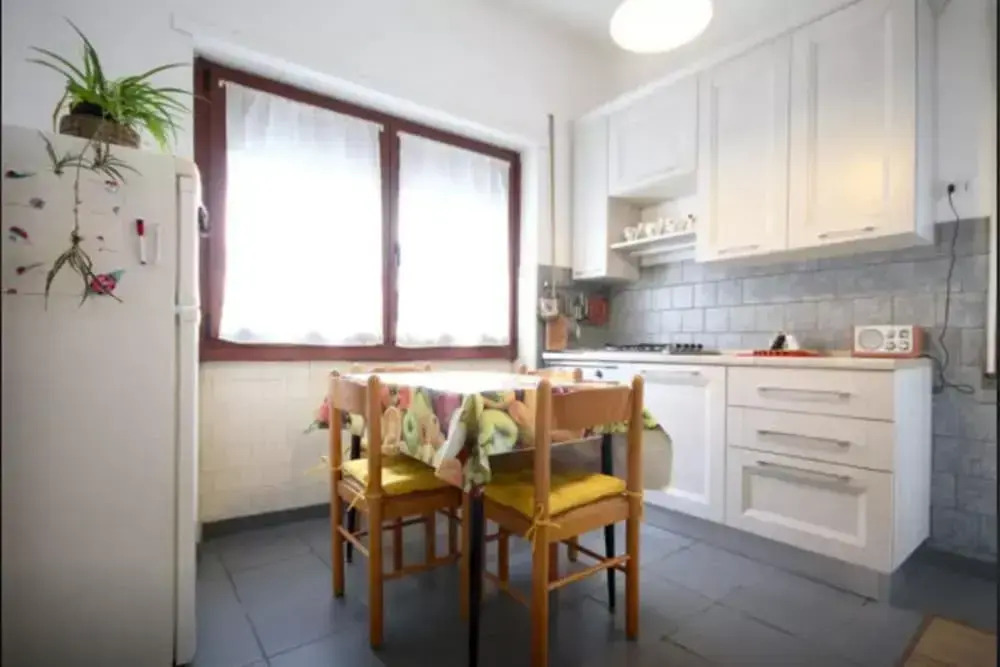 Robi's 1 Bed in Superb Location!
