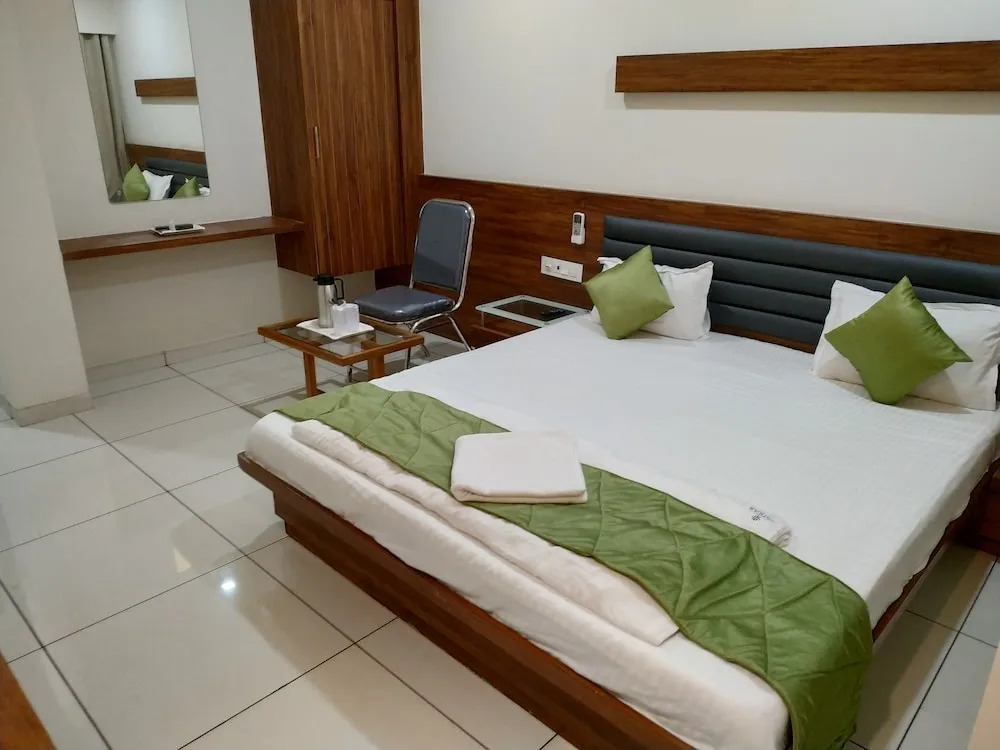 HOTEL SATKAR CHHATRAL