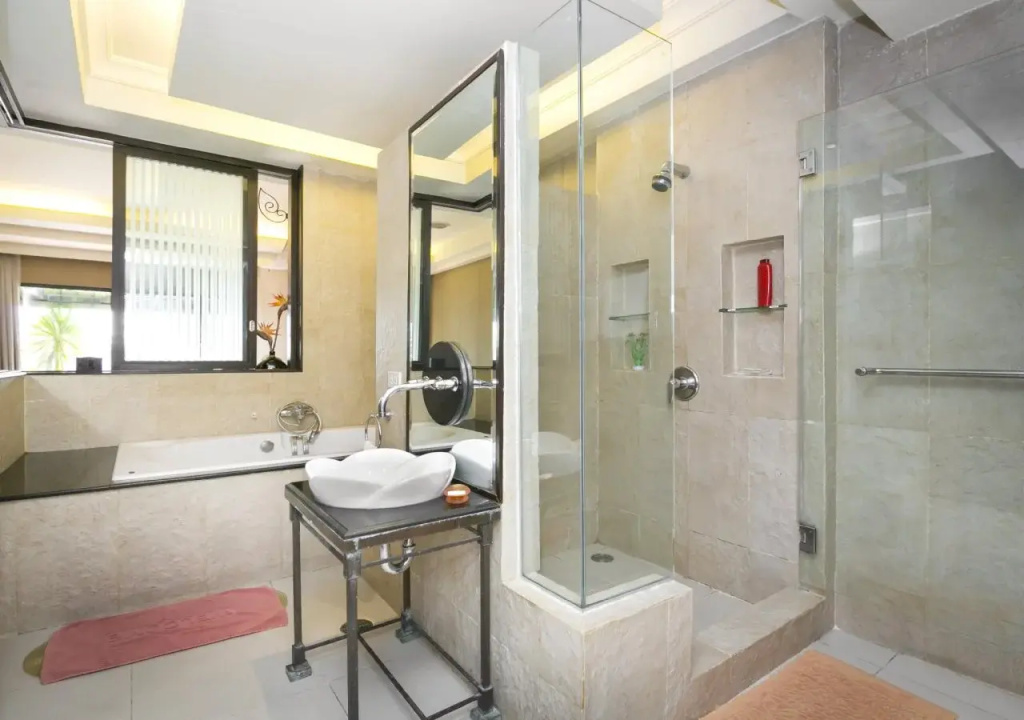 Twin Towers Hotel