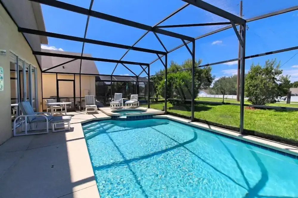 Luxury 5 Bedroom Villa with Secluded Pool/Spa in Glenbrook community near Orlando