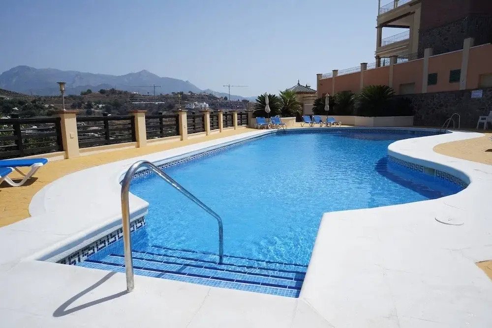 La Alcazaba - 3 bed apt With Communal Pool